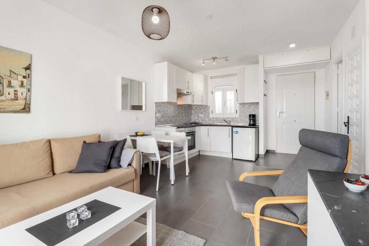 1 Bedroom In Verano Azul, Free Wi-Fi Nerja Kültér fotó