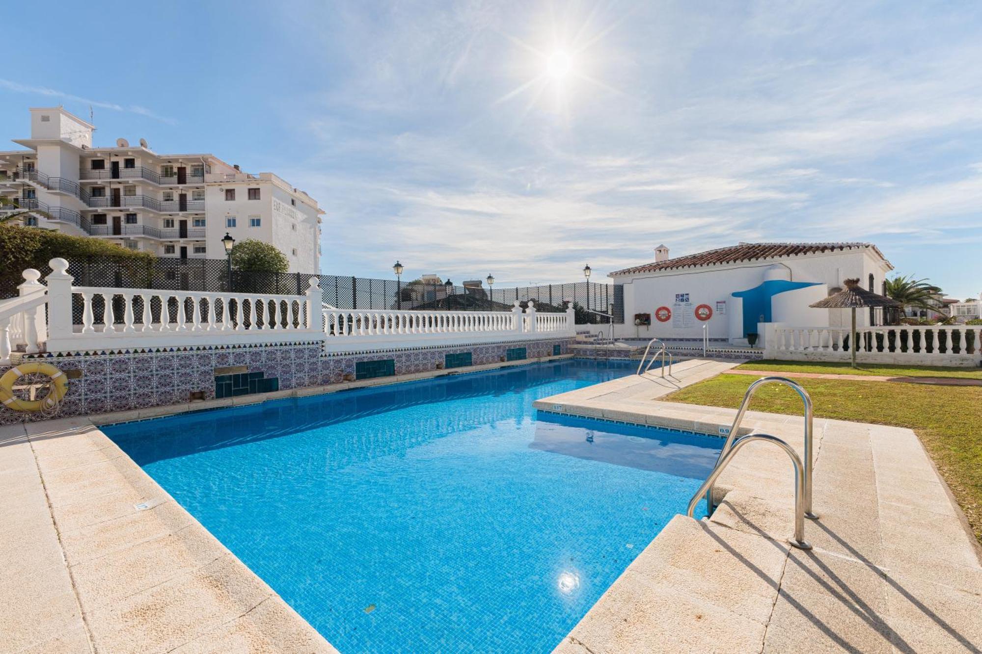 1 Bedroom In Verano Azul, Free Wi-Fi Nerja Kültér fotó
