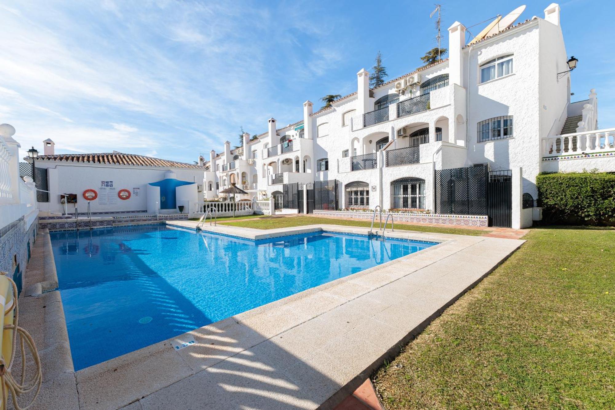 1 Bedroom In Verano Azul, Free Wi-Fi Nerja Kültér fotó