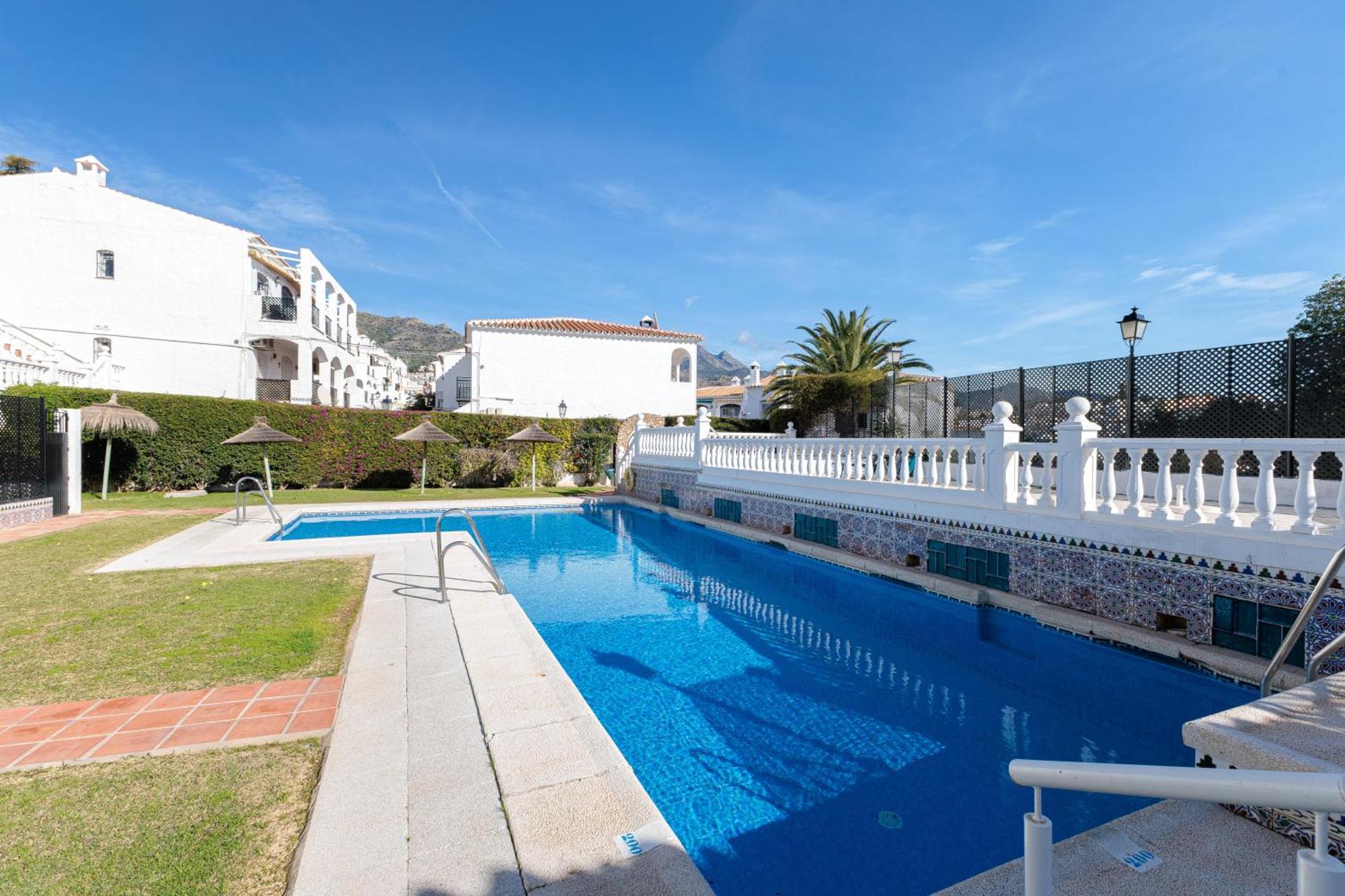 1 Bedroom In Verano Azul, Free Wi-Fi Nerja Kültér fotó